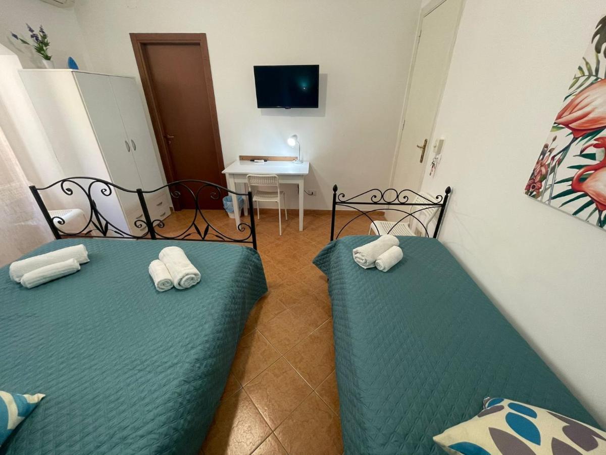 Maqueda Rooms Palermo Bagian luar foto