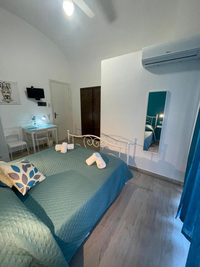 Maqueda Rooms Palermo Bagian luar foto