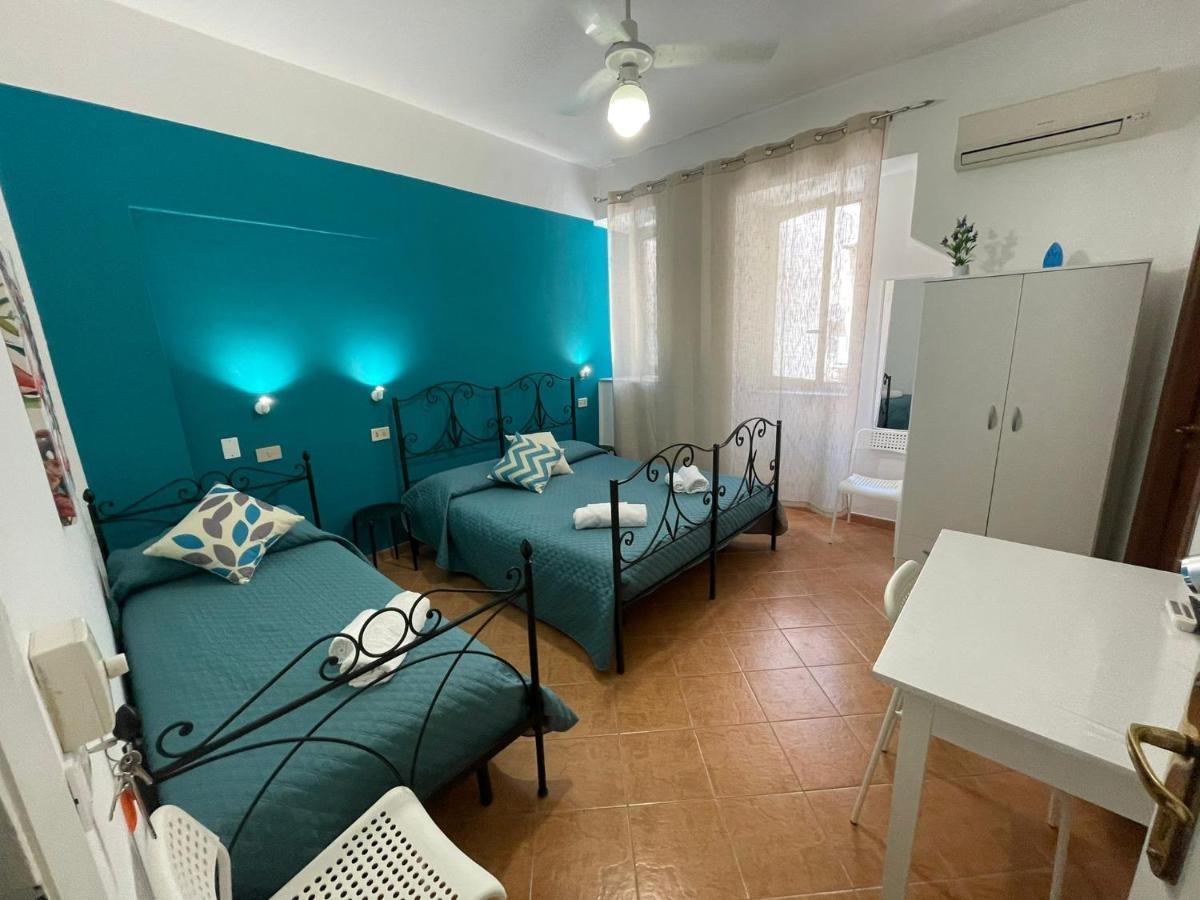 Maqueda Rooms Palermo Bagian luar foto