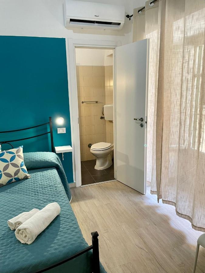 Maqueda Rooms Palermo Bagian luar foto