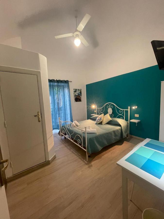Maqueda Rooms Palermo Bagian luar foto