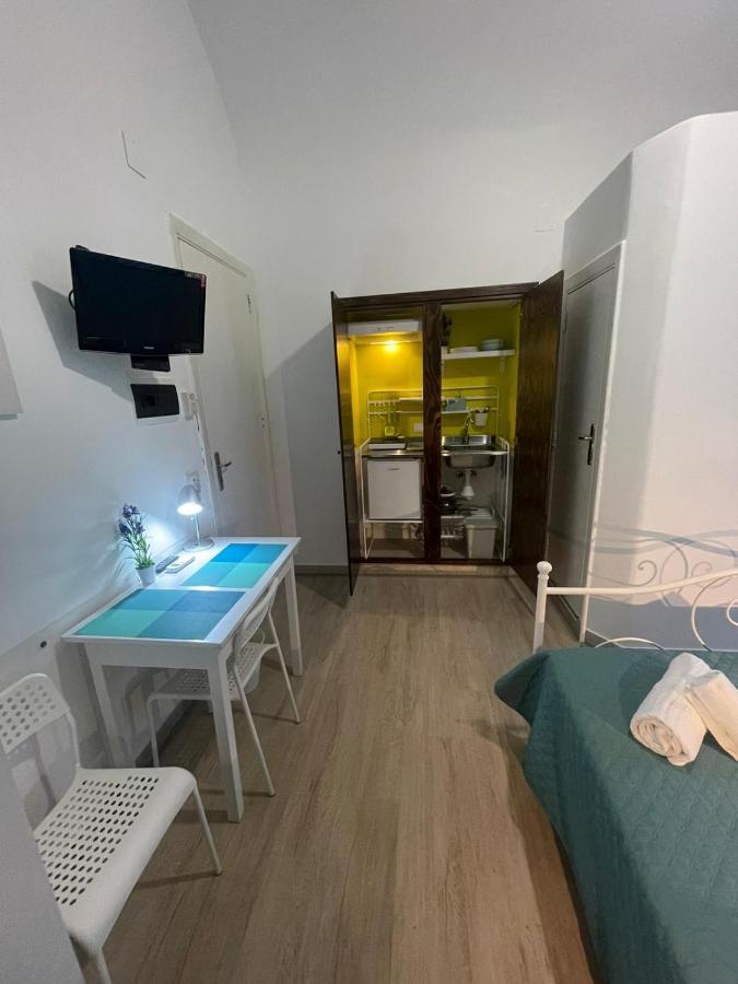 Maqueda Rooms Palermo Bagian luar foto