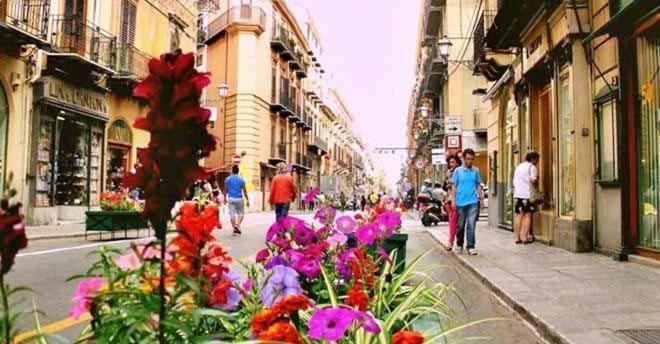 Maqueda Rooms Palermo Bagian luar foto