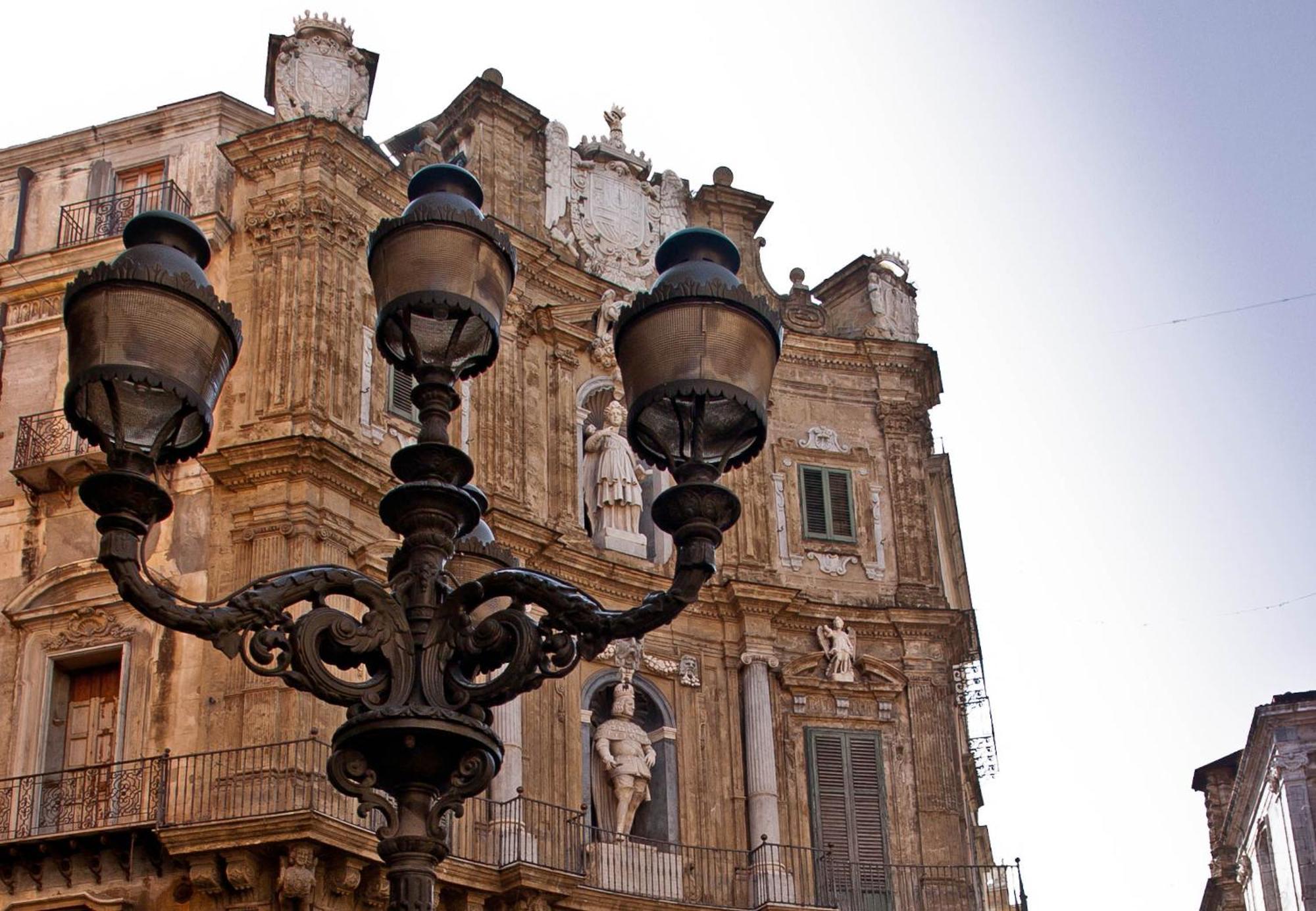 Maqueda Rooms Palermo Bagian luar foto